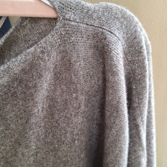 NWT Tahari Gray Cashmere Linen Poncho Scarf Neutral One Size - Picture 4 of 8